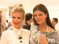 GNTM-Siegerin Vanessa Fuchs posiert beim Fashion Cocktail des Mode-Labels Riani im KaDeWe mit Tanja Bülter