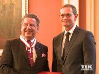 Auch KPM-Chef Jörg Woltmann erhielt von Michael Müller den Berliner Landesorden 2015